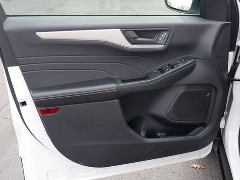 Used 2022 Ford Escape SE w/ SE Sport Appearance Package image 15