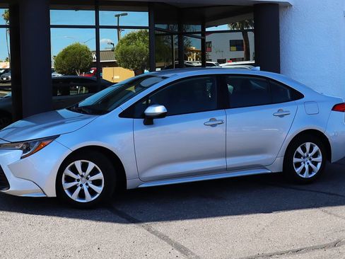 Used 2024 Toyota Corolla LE FWD image 4