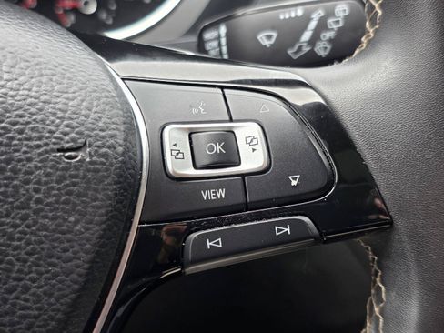 Used 2021 Volkswagen Tiguan SE FWD image 12