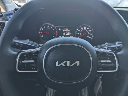 Used 2023 Kia Sorento LX image 20
