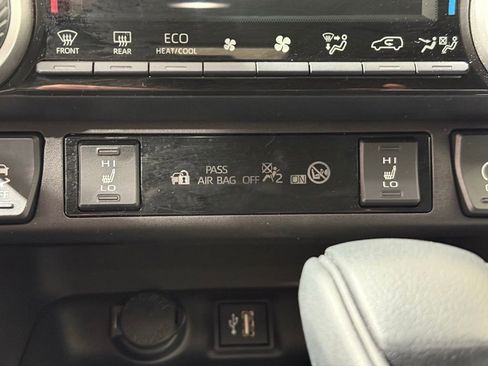 Certified 2025 Toyota RAV4 XLE AWD/4WD image 30