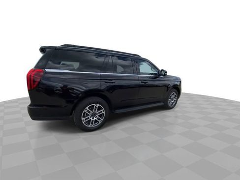 Used 2025 Ford Expedition Active AWD/4WD image 2