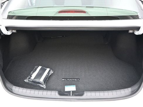 New 2025 Hyundai Elantra Sport image 21