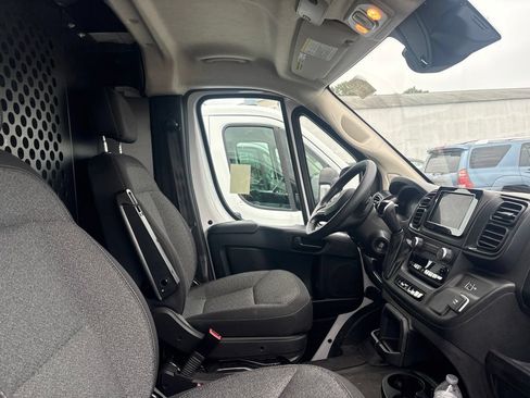 Used 2025 RAM ProMaster 2500 w/ U-Haul Equipment Group FWD image 3