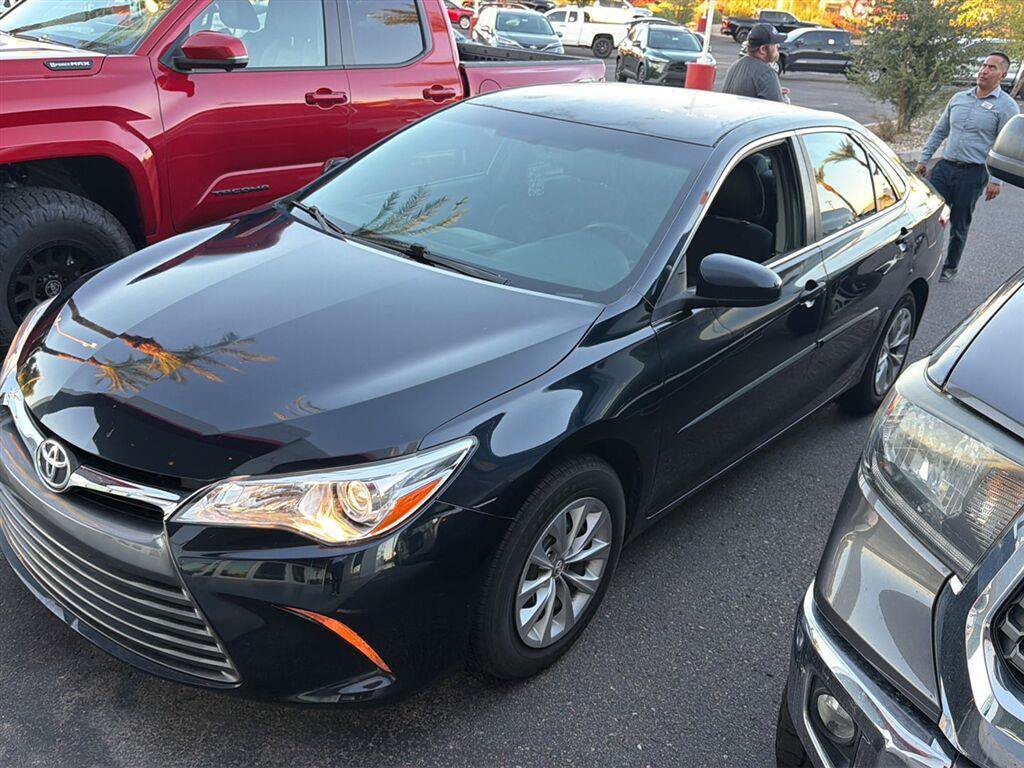 Used 2017 Toyota Camry LE FWD image 2