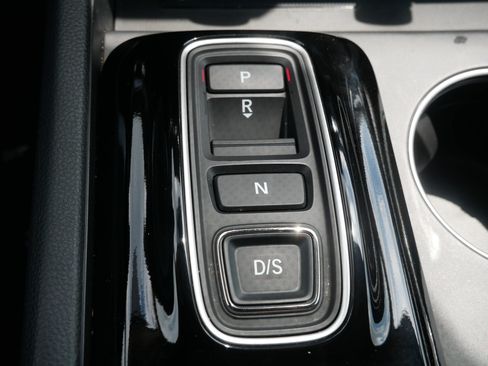 Certified 2023 Honda Pilot Touring image 24