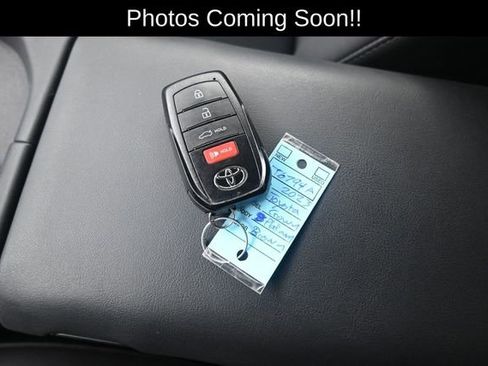 Used 2023 Toyota Crown Platinum AWD/4WD image 5