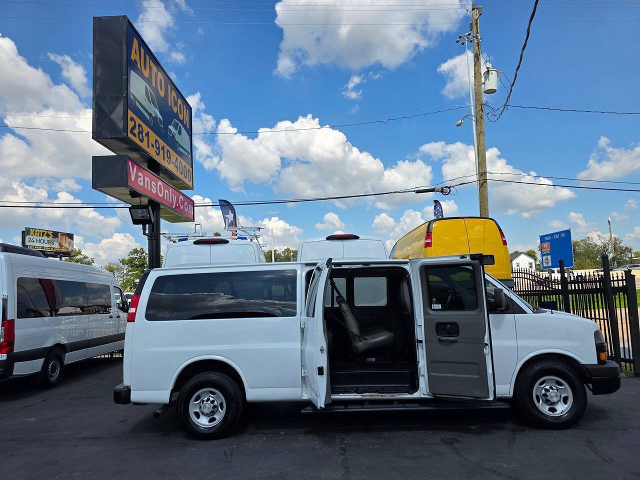Used 2019 Chevrolet Express 3500 LS RWD image 5