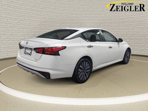 Used 2025 Nissan Altima 2.5 SV FWD image 5
