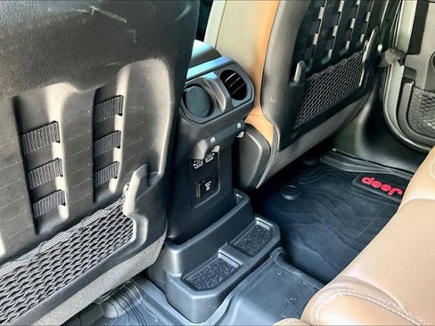 Used 2021 Jeep Wrangler Unlimited Rubicon AWD/4WD image 12