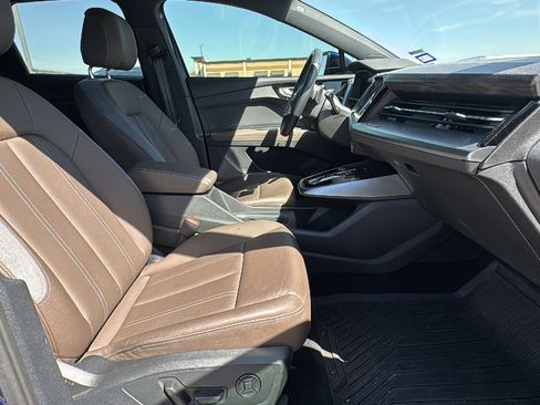 Used 2024 Audi Q4 e-tron Premium Plus w/ Premium Plus image 27