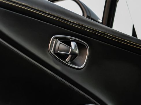 Used 2021 Aston Martin DBX image 46