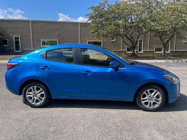 Used 2018 Toyota Yaris iA FWD image 2