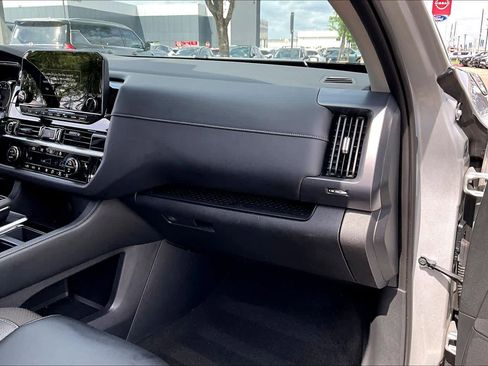 Used 2023 Nissan Pathfinder SL image 17