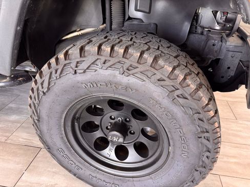 Used 2017 Jeep Wrangler Unlimited Sport w/ Quick Order Package 24S AWD/4WD image 4