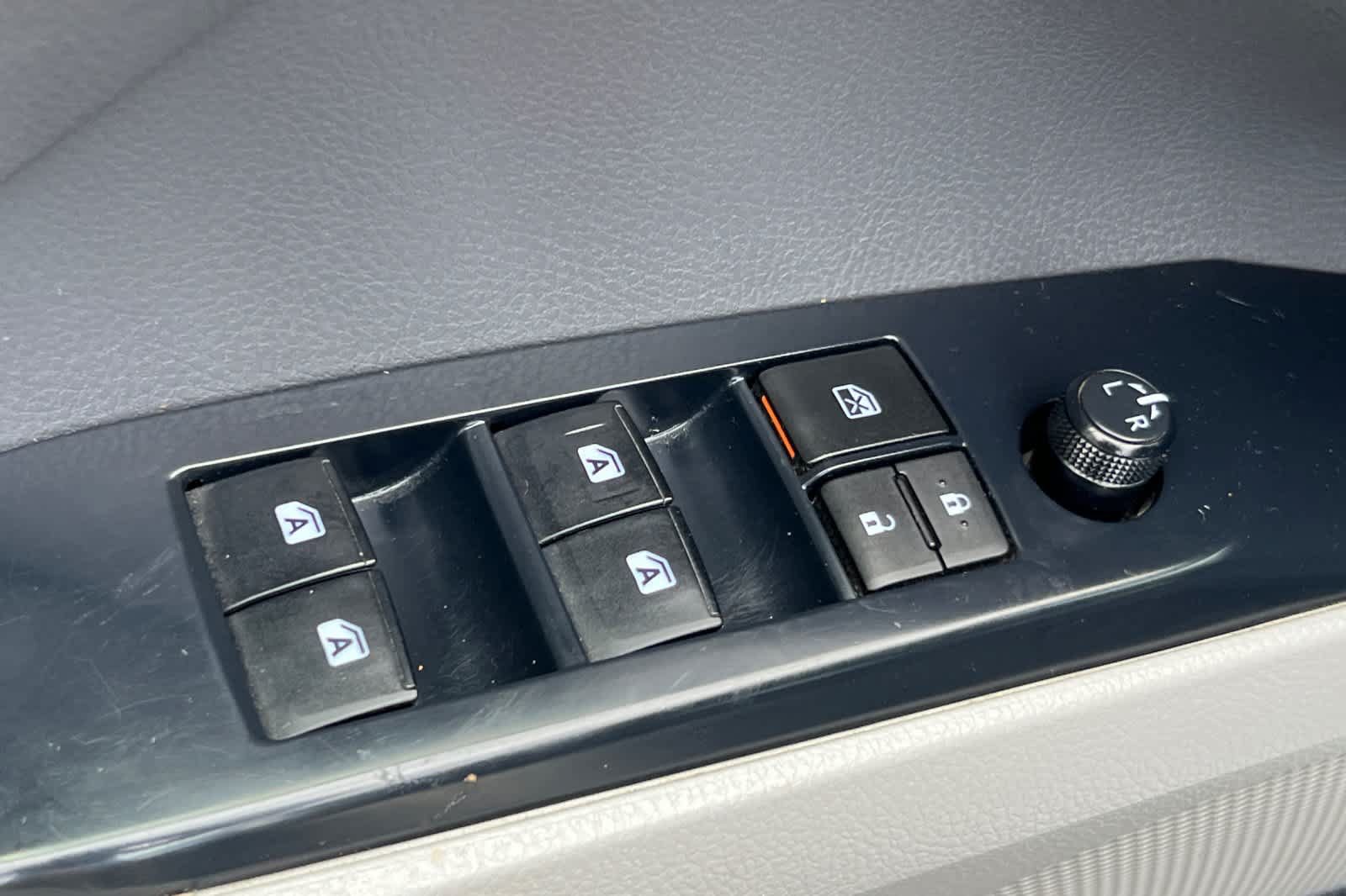Used 2018 Toyota Camry LE FWD image 13