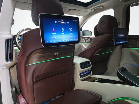 Used 2025 Mercedes-Benz Maybach GLS 600 4MATIC image 17