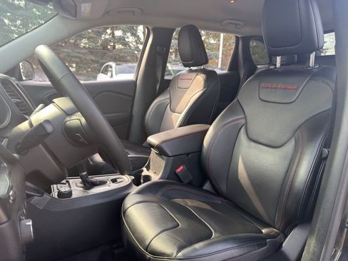 Used 2022 Jeep Cherokee Trailhawk w/ Premium Leather Package image 29