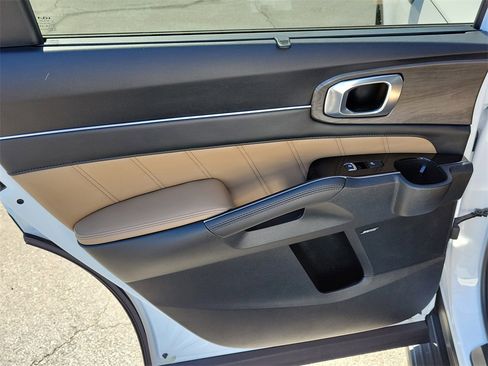 Used 2025 Kia Sorento SX Prestige w/ Olive Brown Leather Package image 10