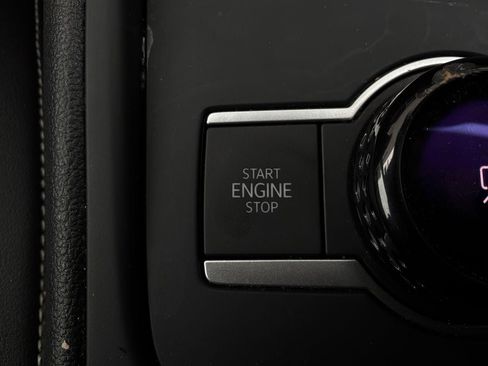Used 2026 Volkswagen Tiguan SE FWD image 25