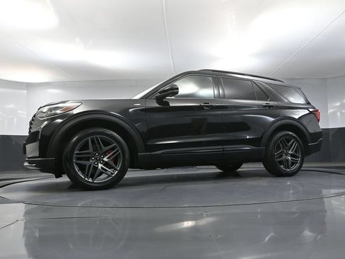 Used 2025 Ford Explorer ST-Line w/ ST-Line Street Pack AWD/4WD image 59