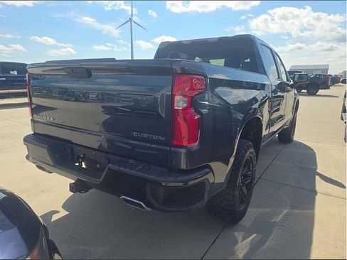 Used 2019 Chevrolet Silverado 1500 Custom Trail Boss w/ Custom Convenience Package AWD/4WD image 2