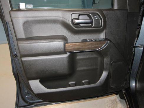 Used 2022 Chevrolet Silverado 1500 LT image 5