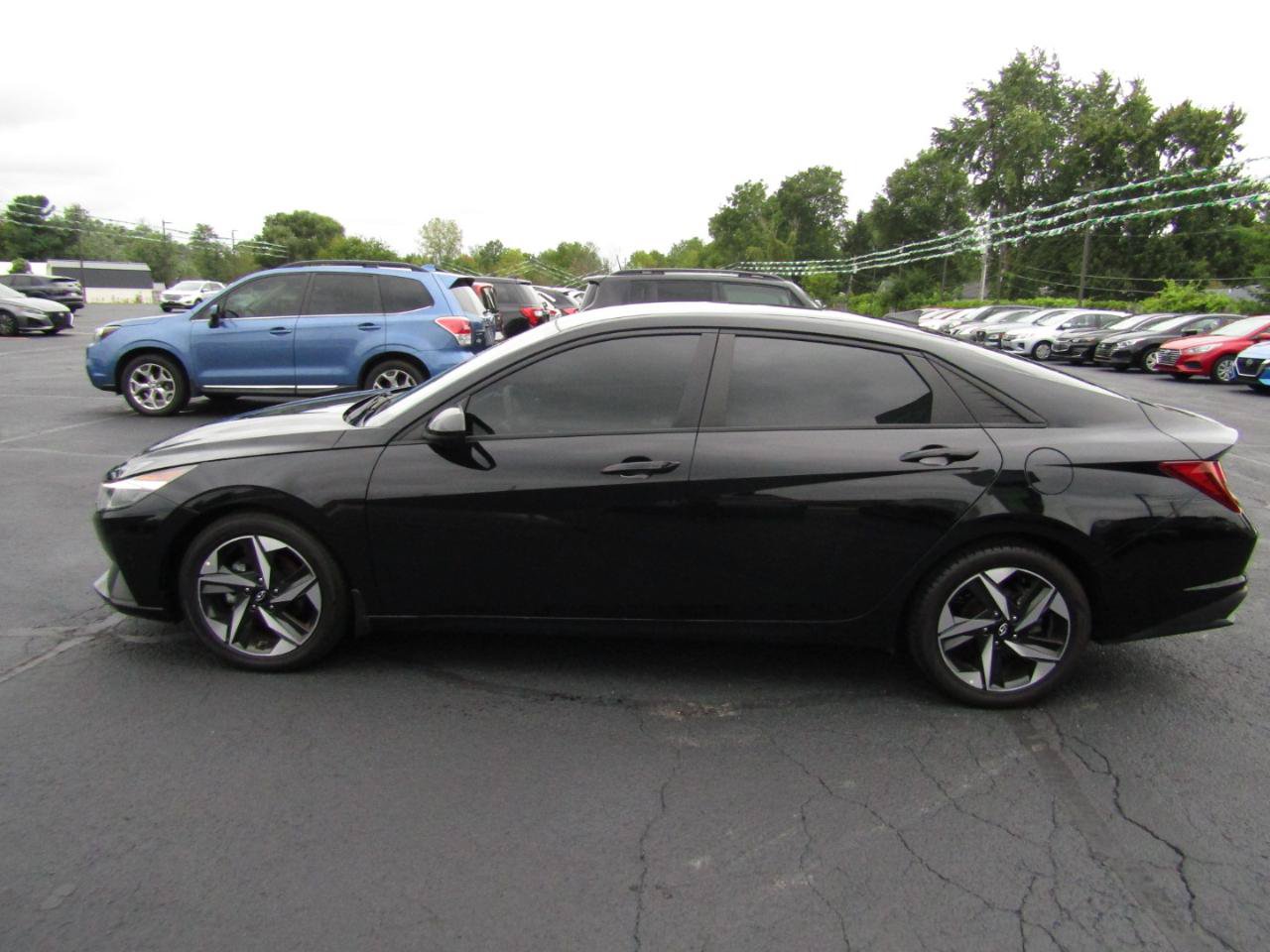 Used 2023 Hyundai Elantra SEL w/ Convenience Package FWD image 4
