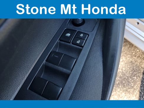 Used 2022 Toyota Corolla LE image 20