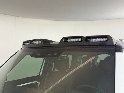 New 2025 Land Rover Defender 110 X-Dynamic SE AWD/4WD image 17