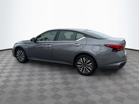 Used 2024 Nissan Altima 2.5 SV FWD image 7