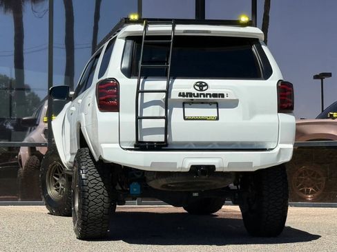 Used 2023 Toyota 4Runner SR5 Premium image 8