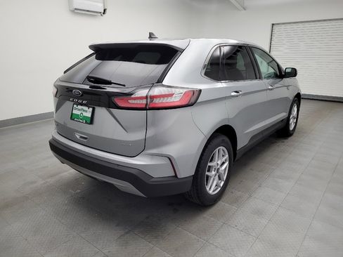 Used 2024 Ford Edge SEL image 9