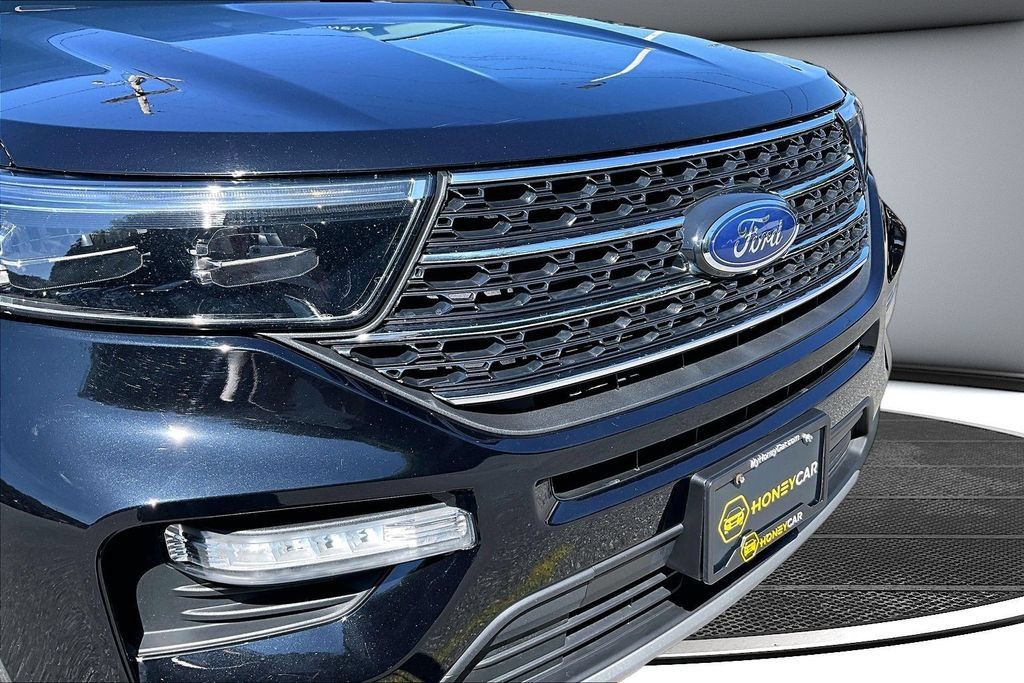 Used 2020 Ford Explorer XLT w/ Equipment Group 202A AWD/4WD image 34