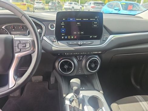 Used 2024 Chevrolet Blazer LT w/ Convenience Package FWD image 18
