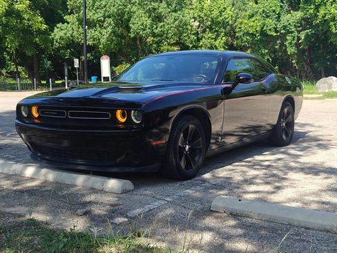 Used 2016 Dodge Challenger SXT RWD image 14