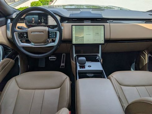 Used 2025 Land Rover Range Rover SE AWD/4WD image 11