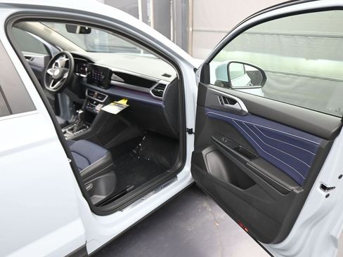 New 2026 Volkswagen Taos SEL image 41