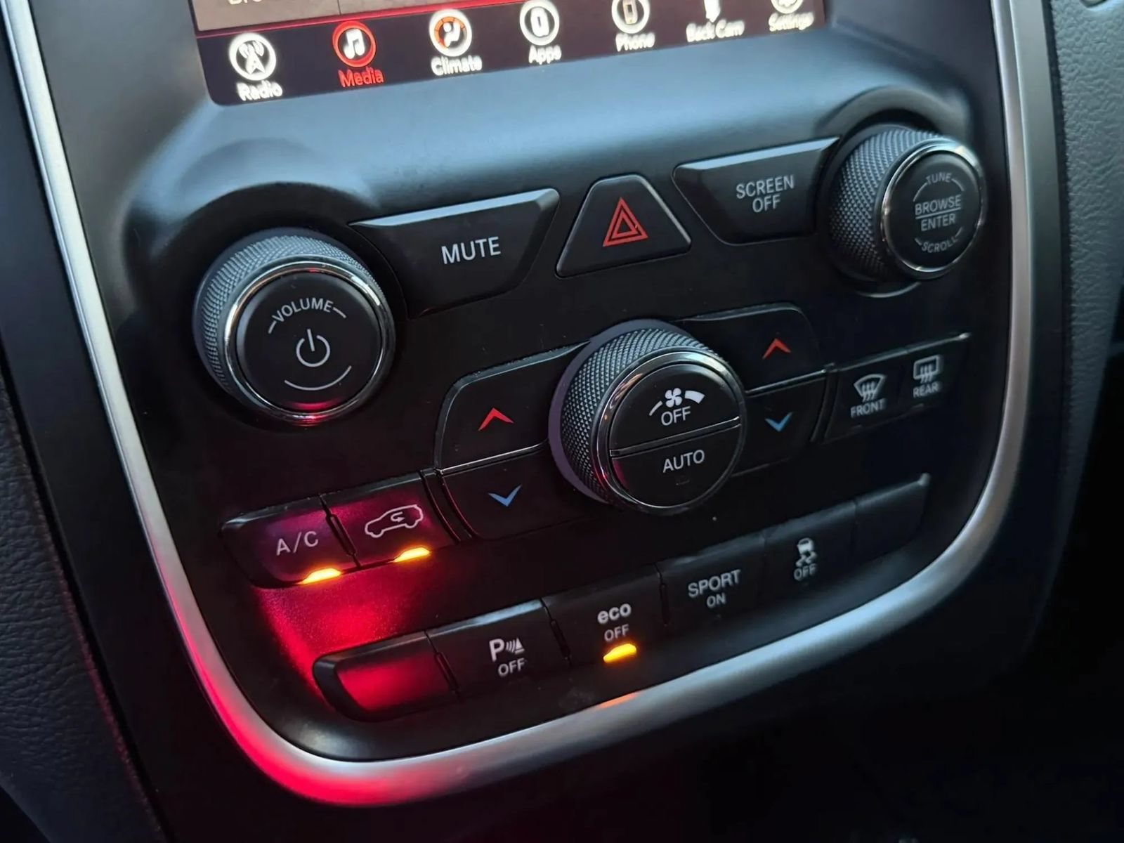 Used 2020 Dodge Durango AWD image 31