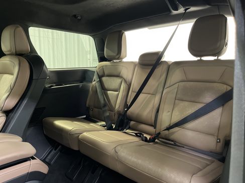 Used 2025 Lincoln Navigator Black Label image 17