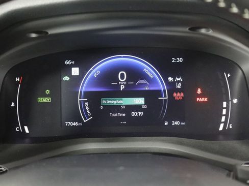 Used 2025 Toyota Camry SE w/ Convenience Package FWD image 11