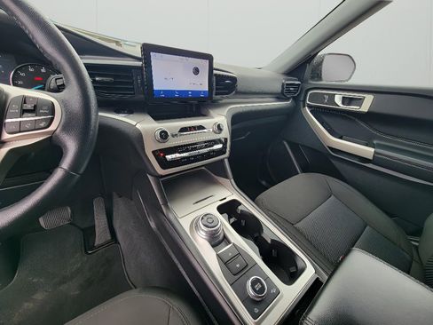 Used 2022 Ford Explorer XLT AWD/4WD image 18
