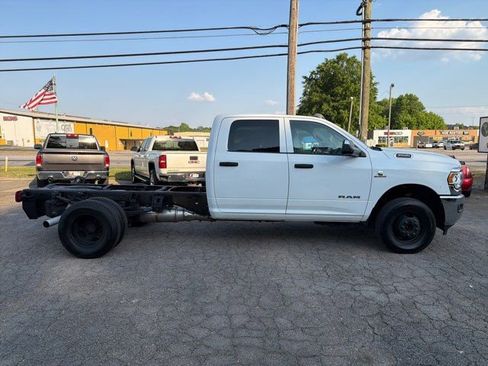 Used 2022 RAM 3500 Tradesman w/ Chrome Appearance Group AWD/4WD image 7