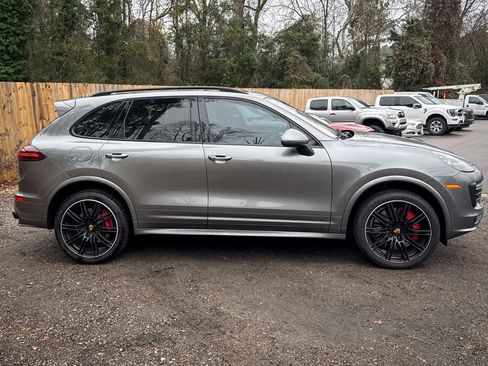 Used 2017 Porsche Cayenne Turbo image 20
