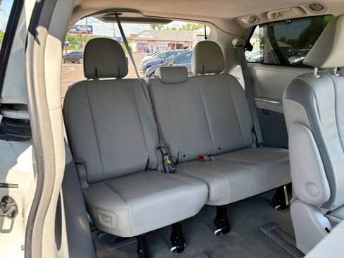 Used 2013 Toyota Sienna Limited w/ Premium Pkg FWD image 31