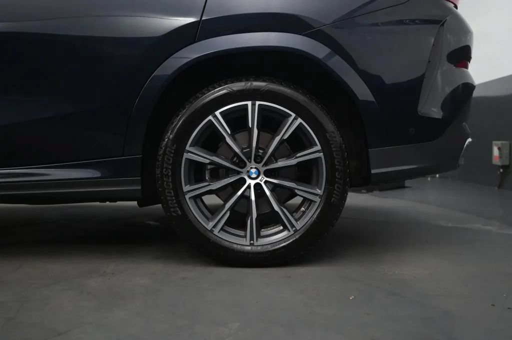 Used 2023 BMW X6 xDrive40i w/ M Sport Package AWD/4WD image 14