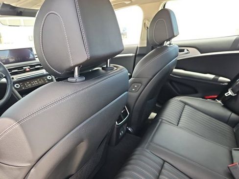 Used 2026 Genesis G70 2.5T Prestige RWD image 9
