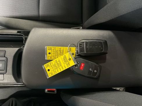 Used 2025 Toyota Prius LE FWD image 22