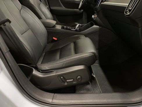 Used 2025 Volvo XC40 B5 Plus image 85
