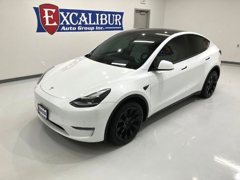 Used 2022 Tesla Model Y Long Range image 46